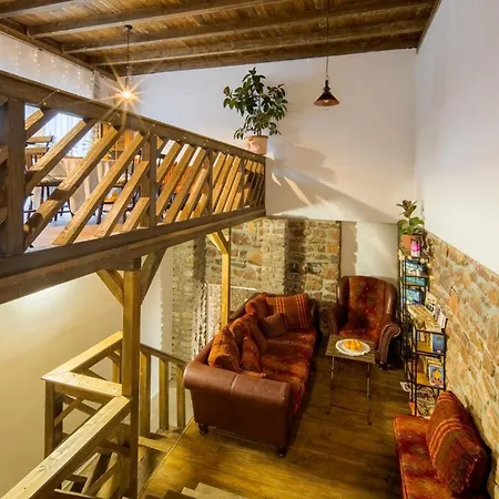 Διαμέρισμα Red Stone *